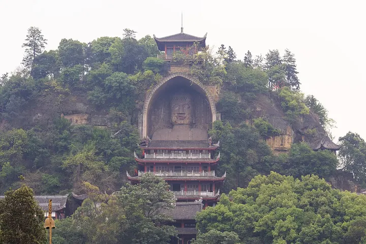 Rongxian Giant Buddha (荣县大佛)