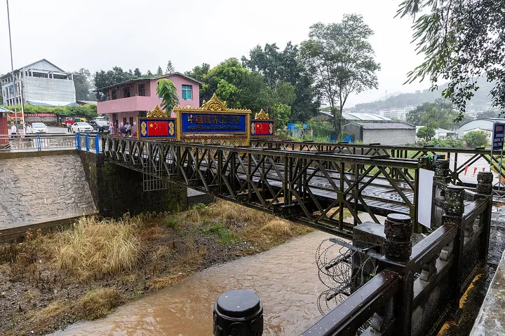 Wanding Bridge (畹町桥)