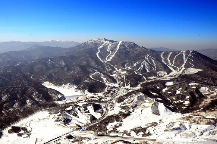 Yabuli Ski Resort (亚布力滑雪旅游度假区)