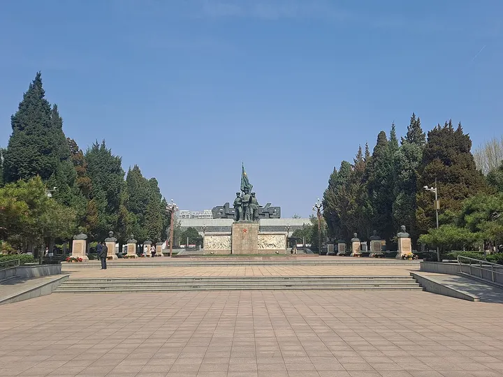North China Military Region Martyrs' Cemetery (华北军区烈士陵园)