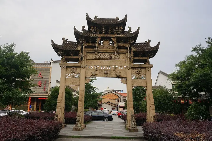 Zhan Bao Jinshi Archway (詹宝兄弟牌坊)