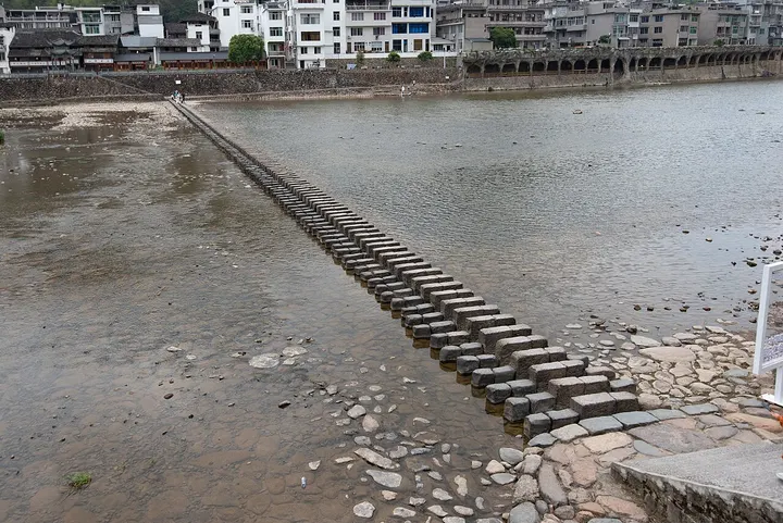 Shishui Stepping Stones (仕水矴步)