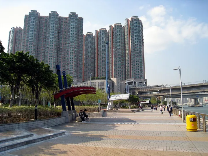 Tsing Yi Promenade (青衣海滨公园)