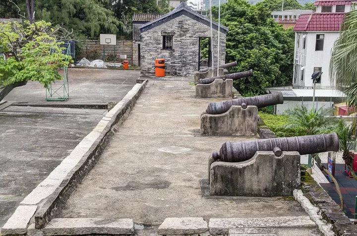 Tung Chung Fort (东涌炮台)