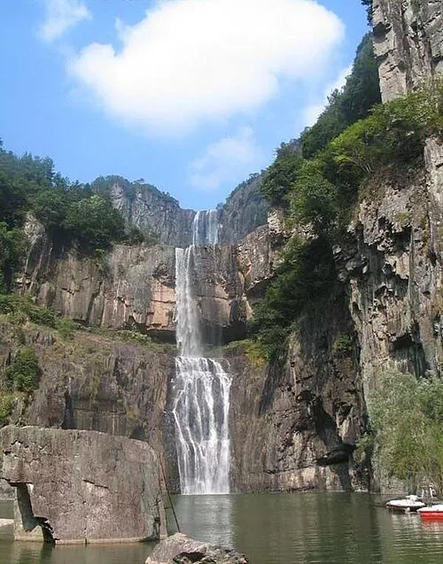 Liu Bowen's Hometown (Baizhangji Falls and Liu Ji Temple) (刘伯温故里)