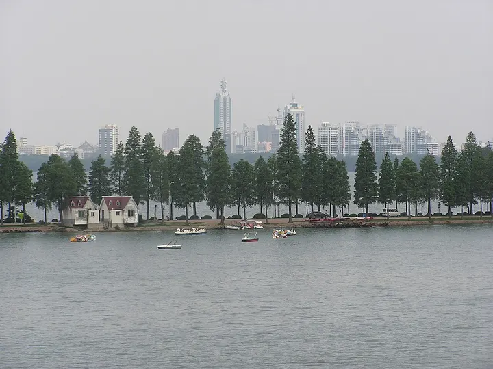 East Lake, Wuhan (东湖)