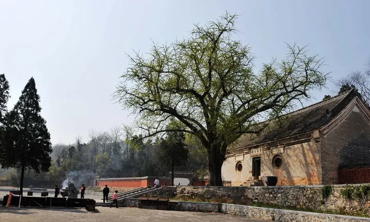 Xiangyan Temple (香严寺)