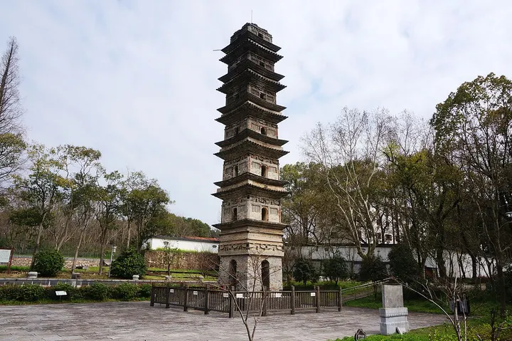Guangjiao Temple Twin Pagodas (广教寺双塔)