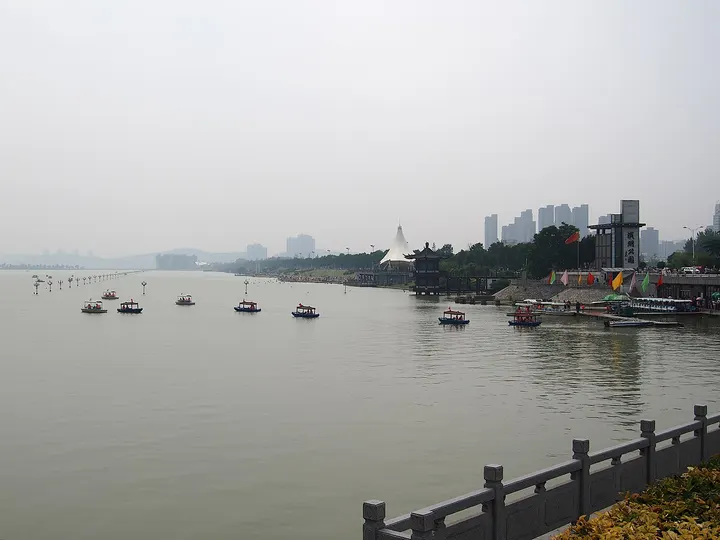 Yunlong Lake (云龙湖)