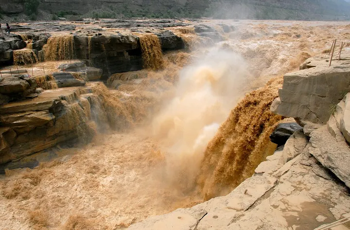 Hukou Waterfalls (Shaanxi side) (壶口瀑布)