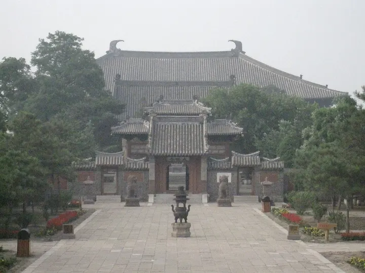 Fengguo Temple (奉国寺)