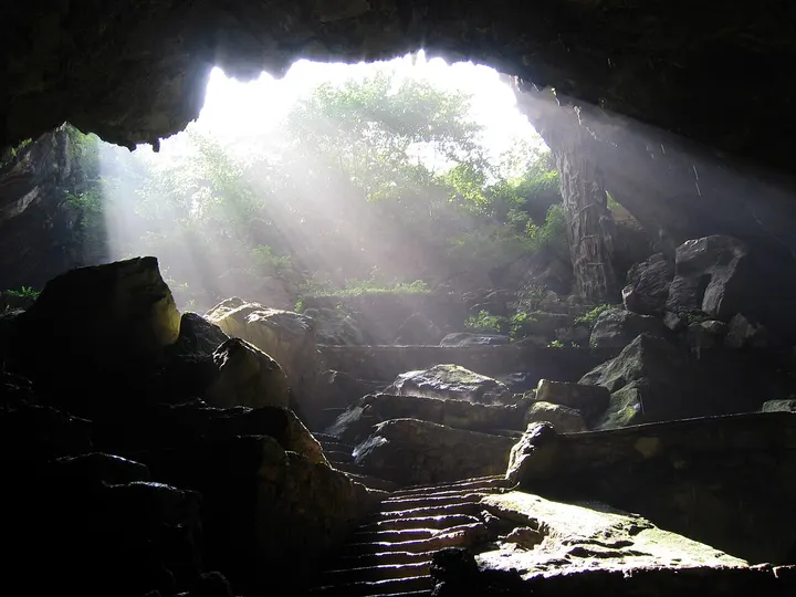 Shanjuan Cave (善卷洞)