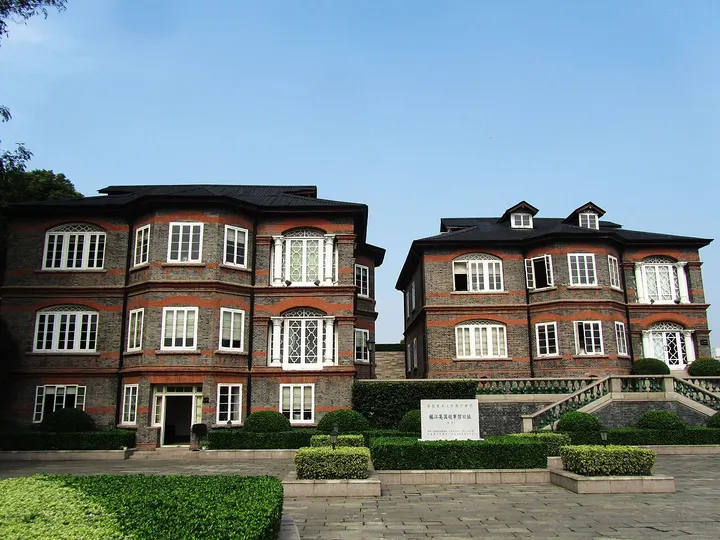 Zhenjiang Museum (Former British Consulate) (镇江博物馆)