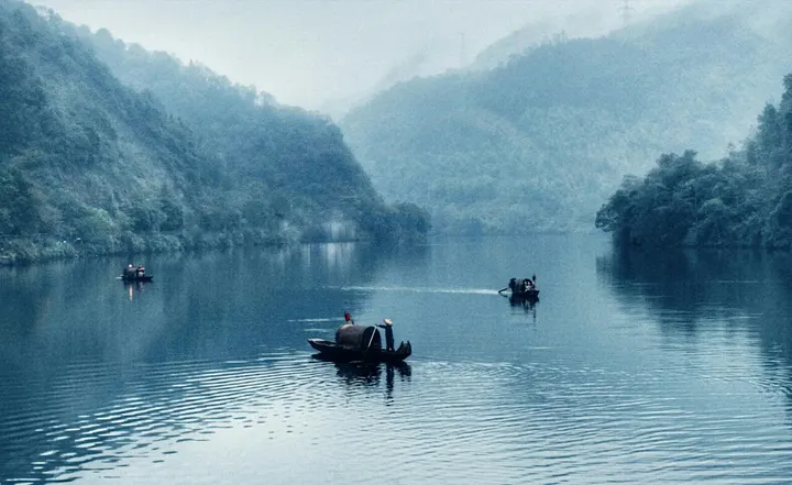 Dongjiang Lake (东江湖)